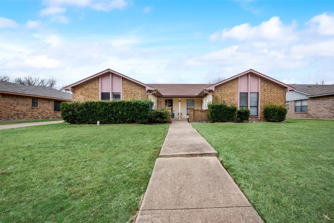 932 Cottonwood Trail Benbrook TX 76126