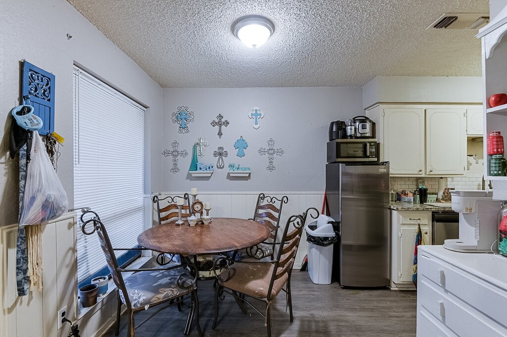 353 N Field Street Burleson TX 76028