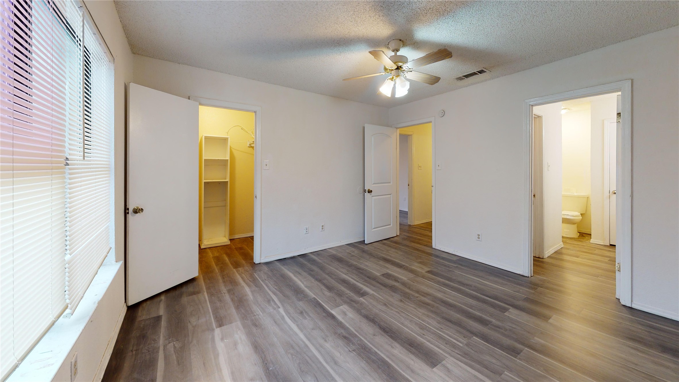 2117 W Walnut Street Garland TX 75042