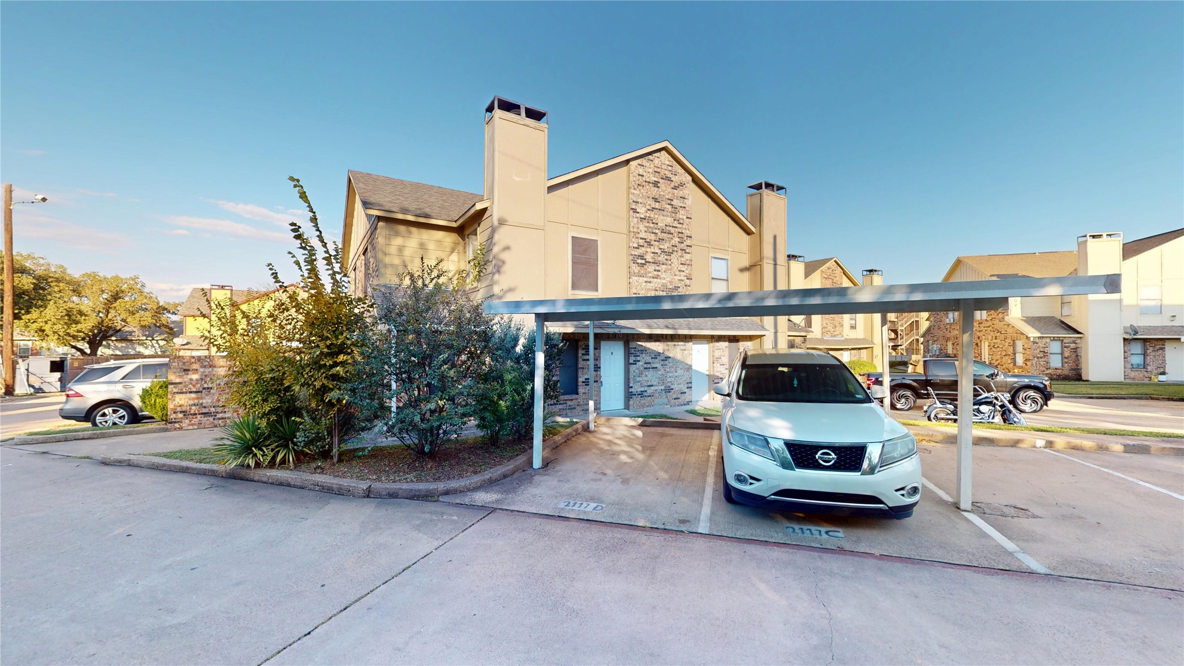 2117 W Walnut Street Garland TX 75042