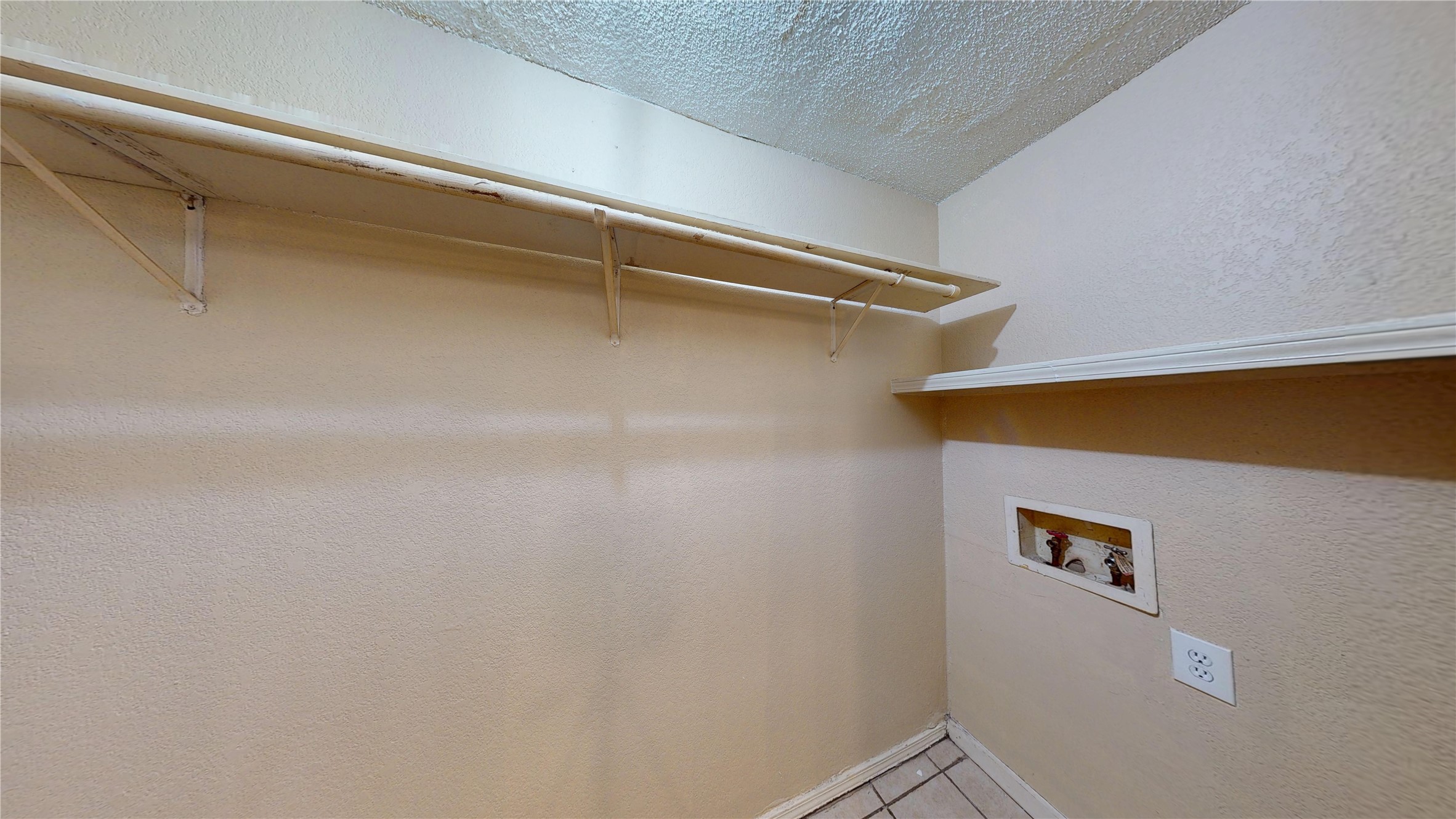 2117 W Walnut Street Garland TX 75042