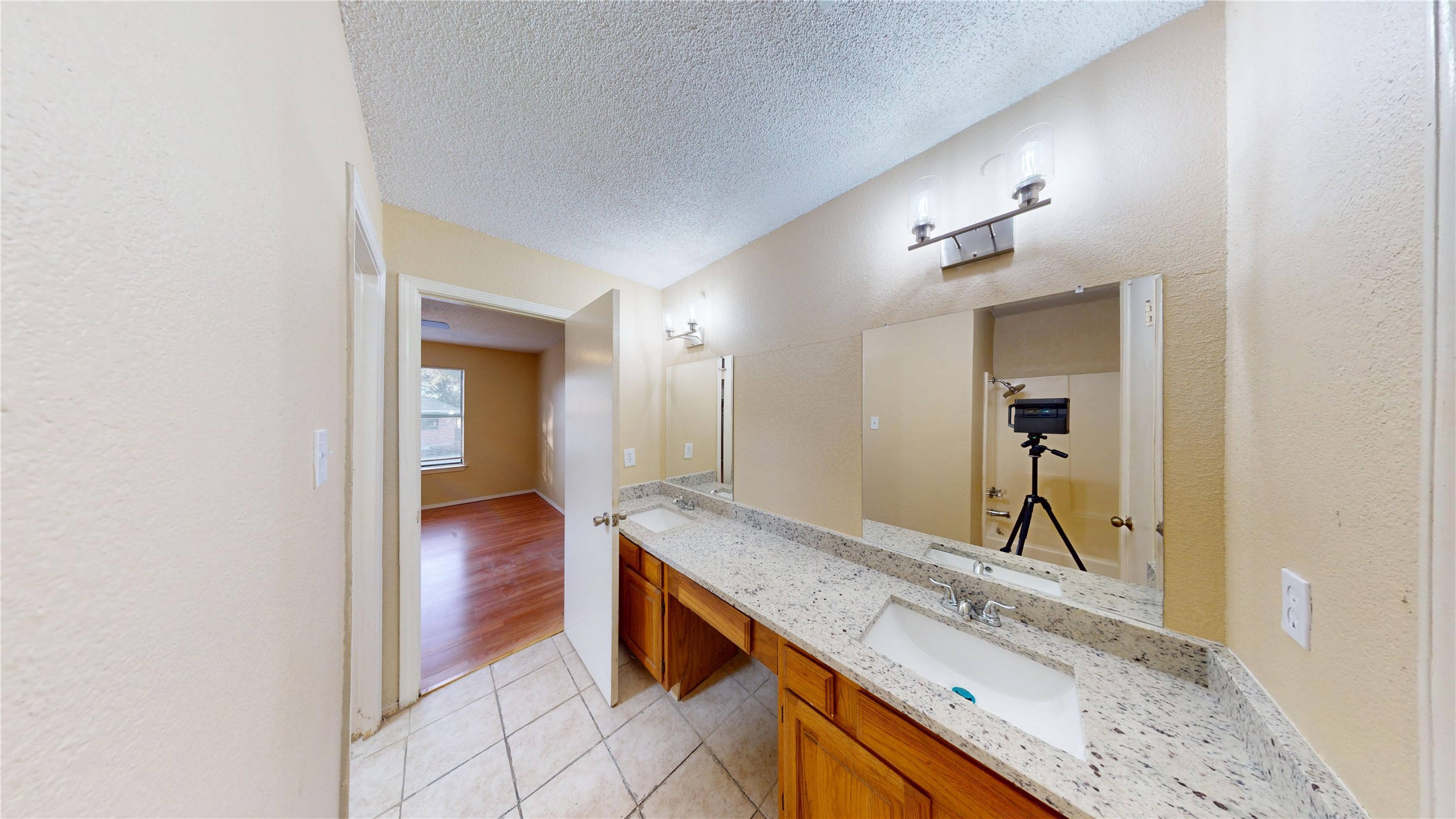 2117 W Walnut Street Garland TX 75042