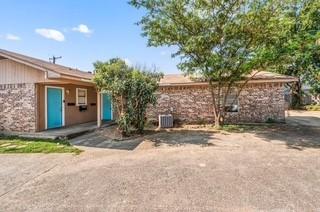1122 N Center Street N Arlington TX 76011
