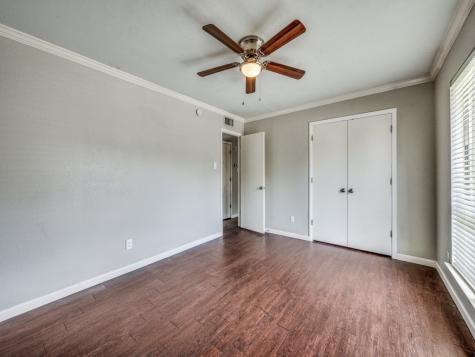 1122 N Center Street N Arlington TX 76011