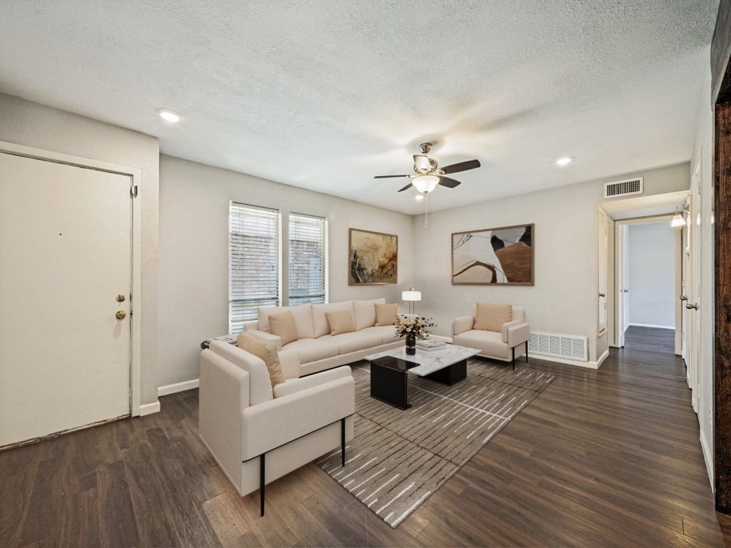 1122 N Center Street N Arlington TX 76011