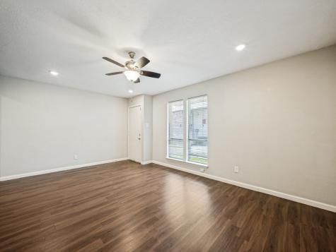 1122 N Center Street N Arlington TX 76011