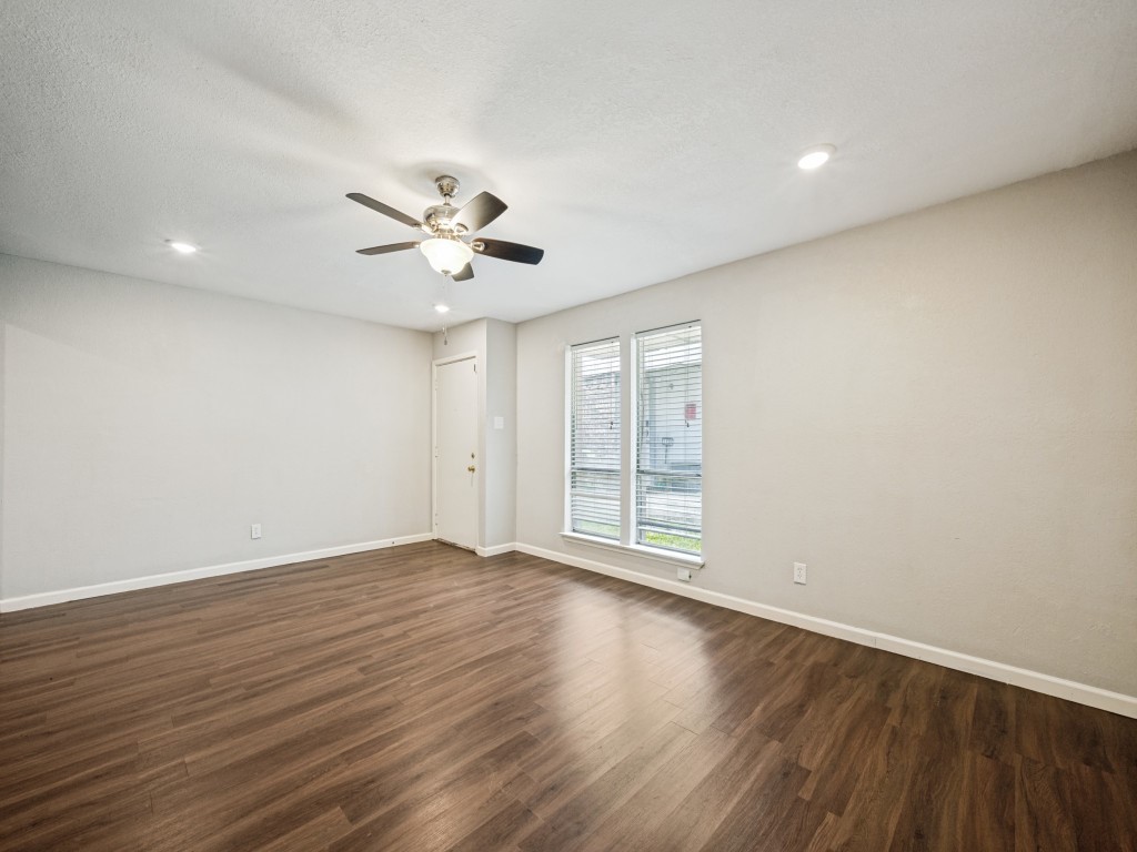 1122 N Center Street N Arlington TX 76011