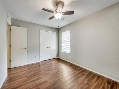 1122 N Center Street N Arlington TX 76011