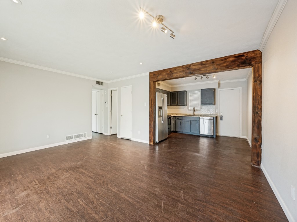 1122 N Center Street N Arlington TX 76011