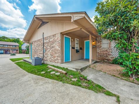 1122 N Center Street N Arlington TX 76011