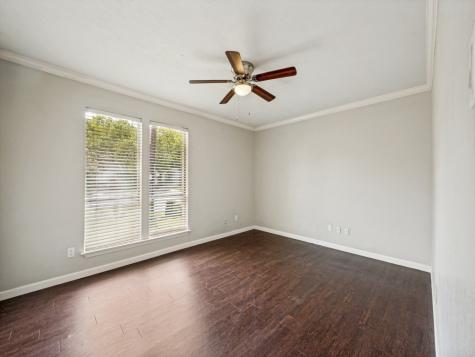1122 N Center Street N Arlington TX 76011