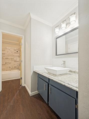 1122 N Center Street N Arlington TX 76011