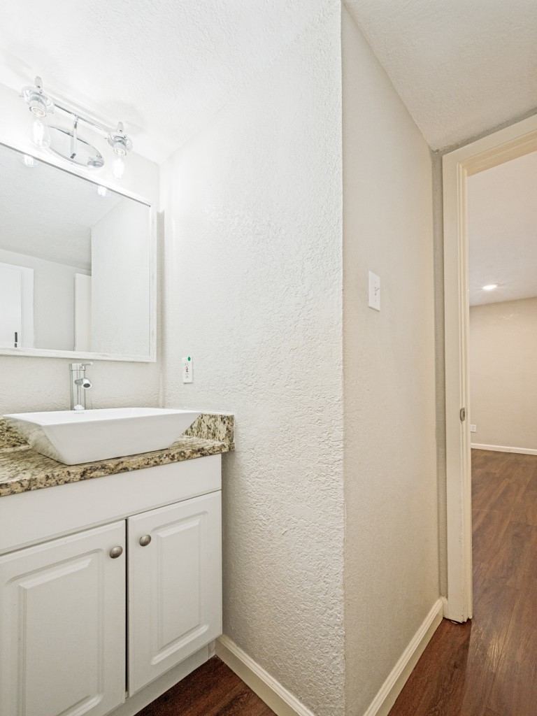 1122 N Center Street N Arlington TX 76011