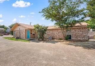 1122 N Center Street N Arlington TX 76011