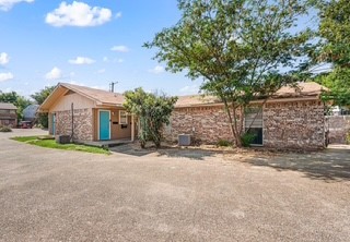 1122 N Center Street N Arlington TX 76011