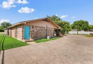 1122 N Center Street N Arlington TX 76011