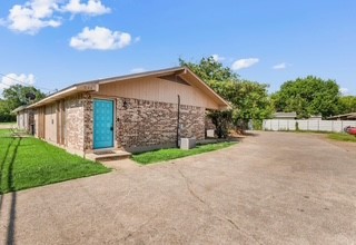 1122 N Center Street N Arlington TX 76011