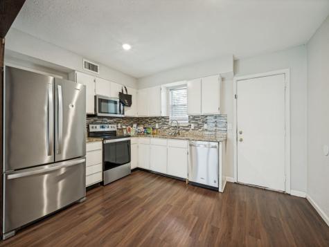 1122 N Center Street N Arlington TX 76011