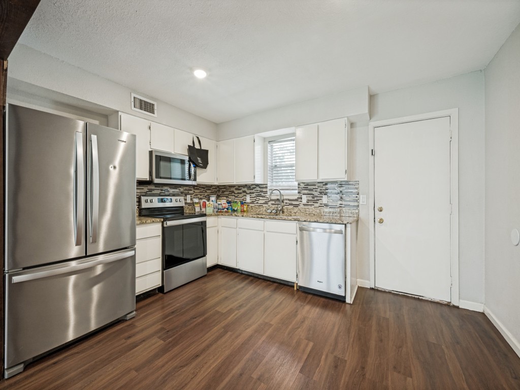 1122 N Center Street N Arlington TX 76011
