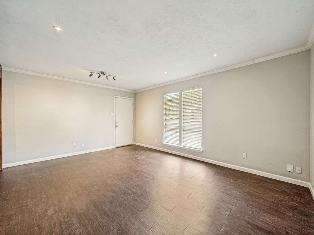 1122 N Center Street N Arlington TX 76011