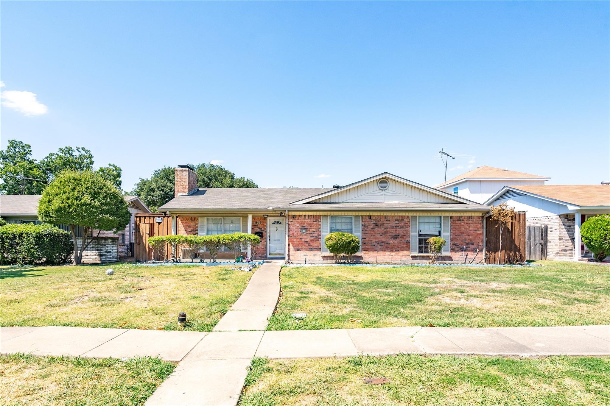 1809 Crockett Street Garland TX 75042