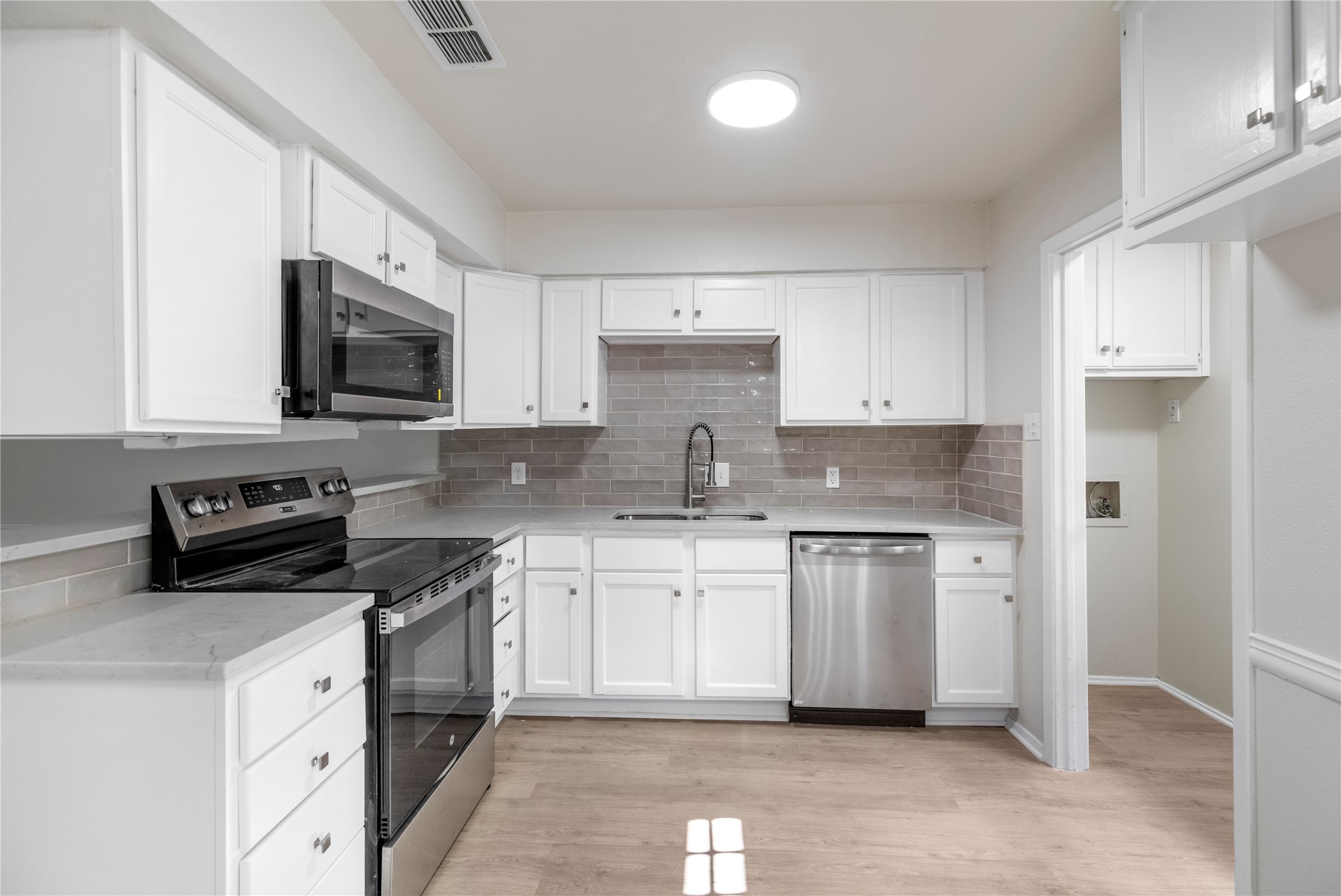 1608 Brown Trail Hurst TX 76054