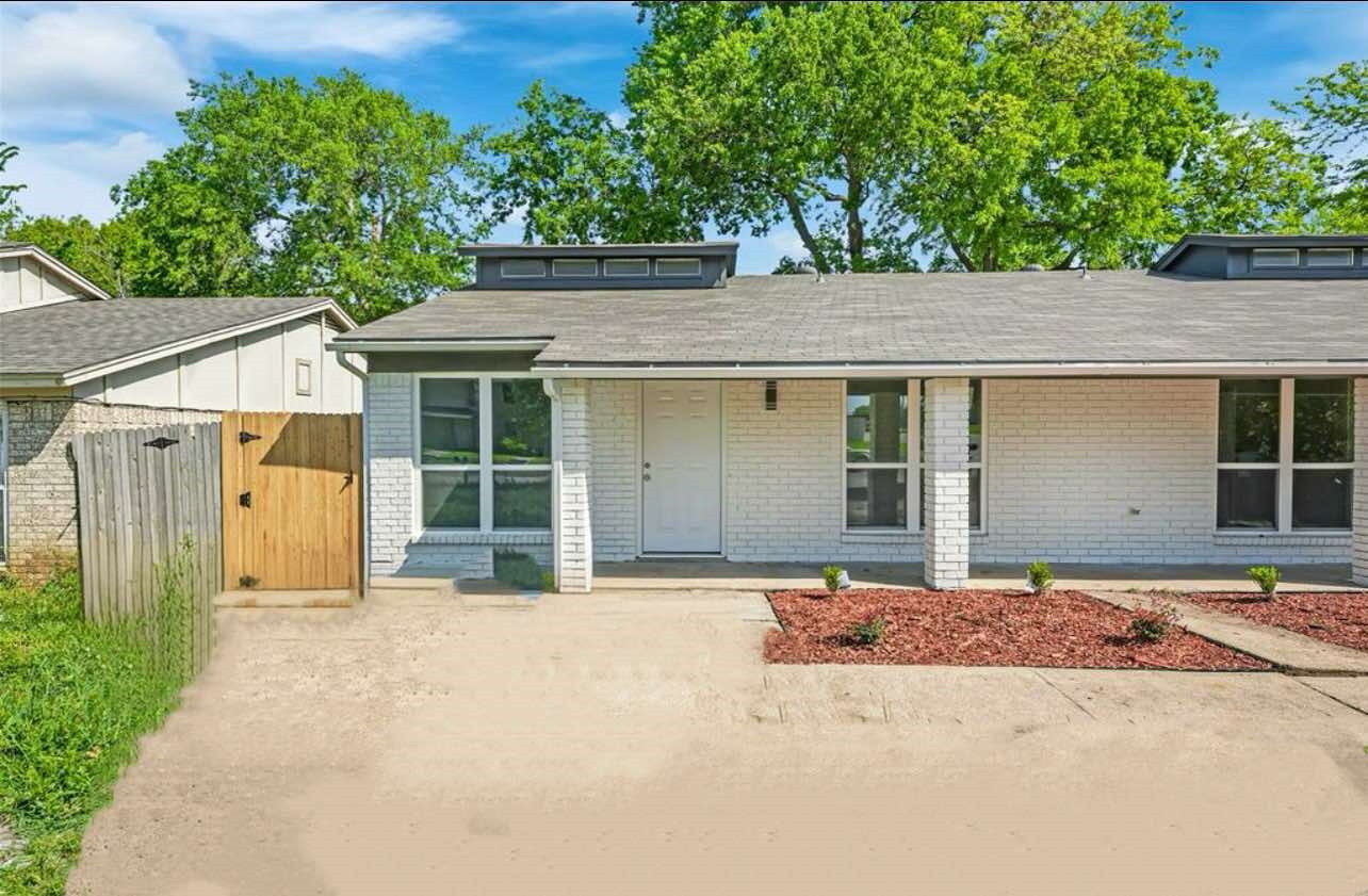 1039 Southmoor Drive Arlington TX 76010