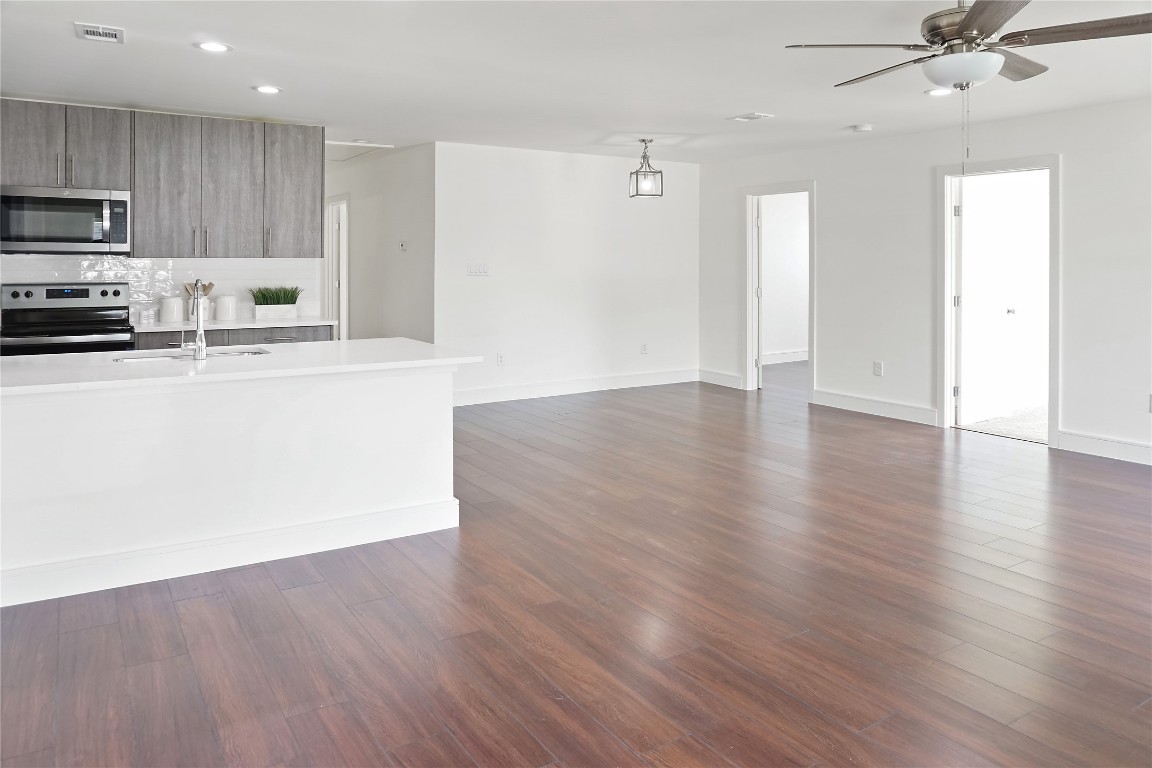 10022 Glenrio Lane Dallas TX 75229