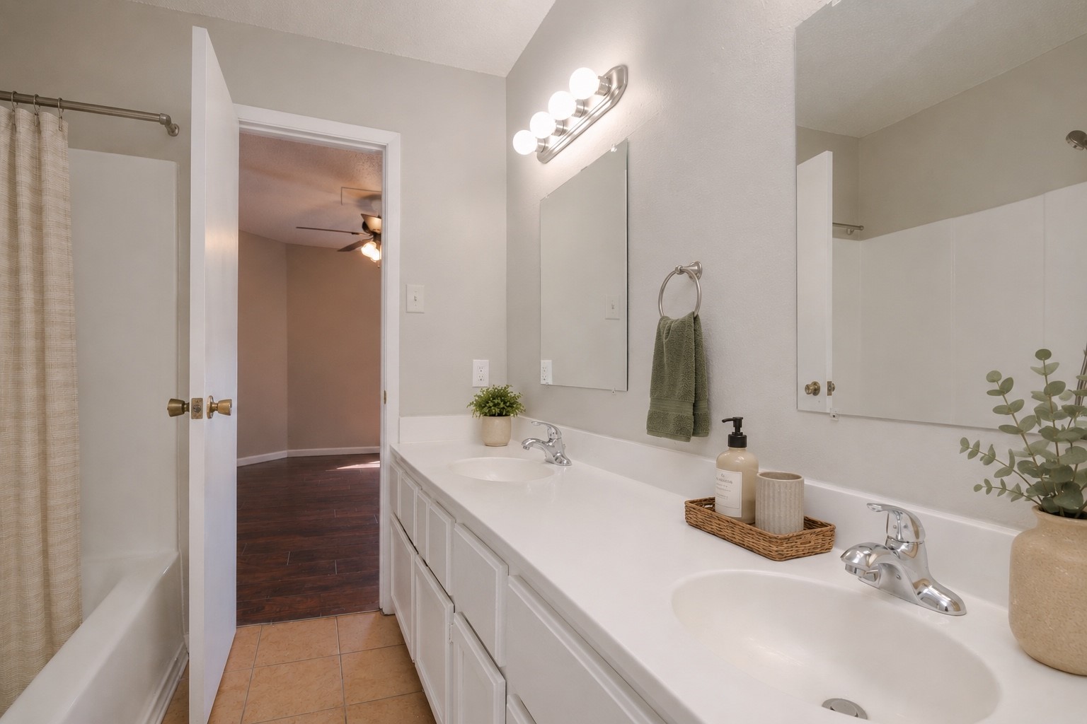 2821 Wimbledon Court Garland TX 75041