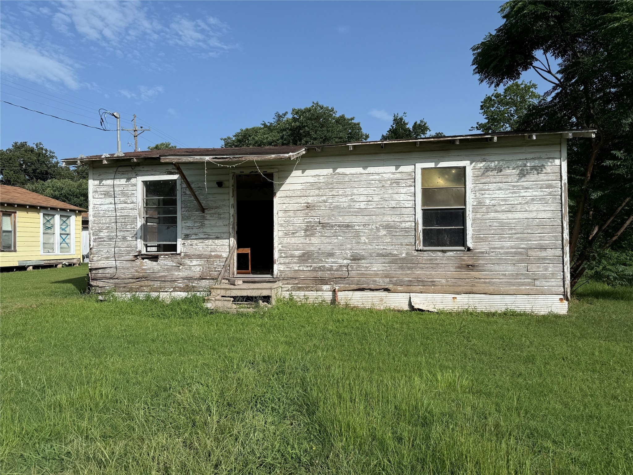 304 W Burnett Calvert TX 77837