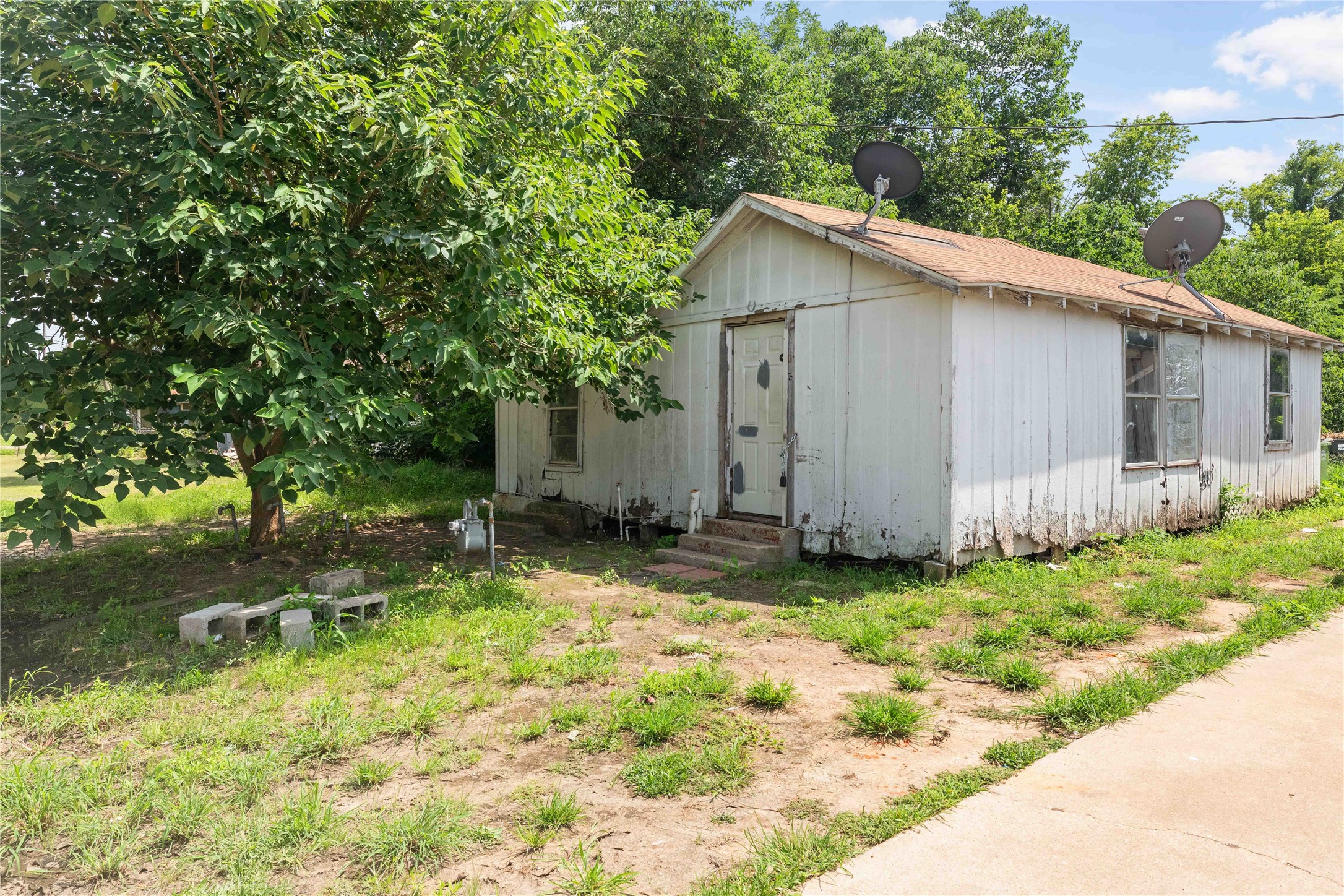 304 W Burnett Calvert TX 77837