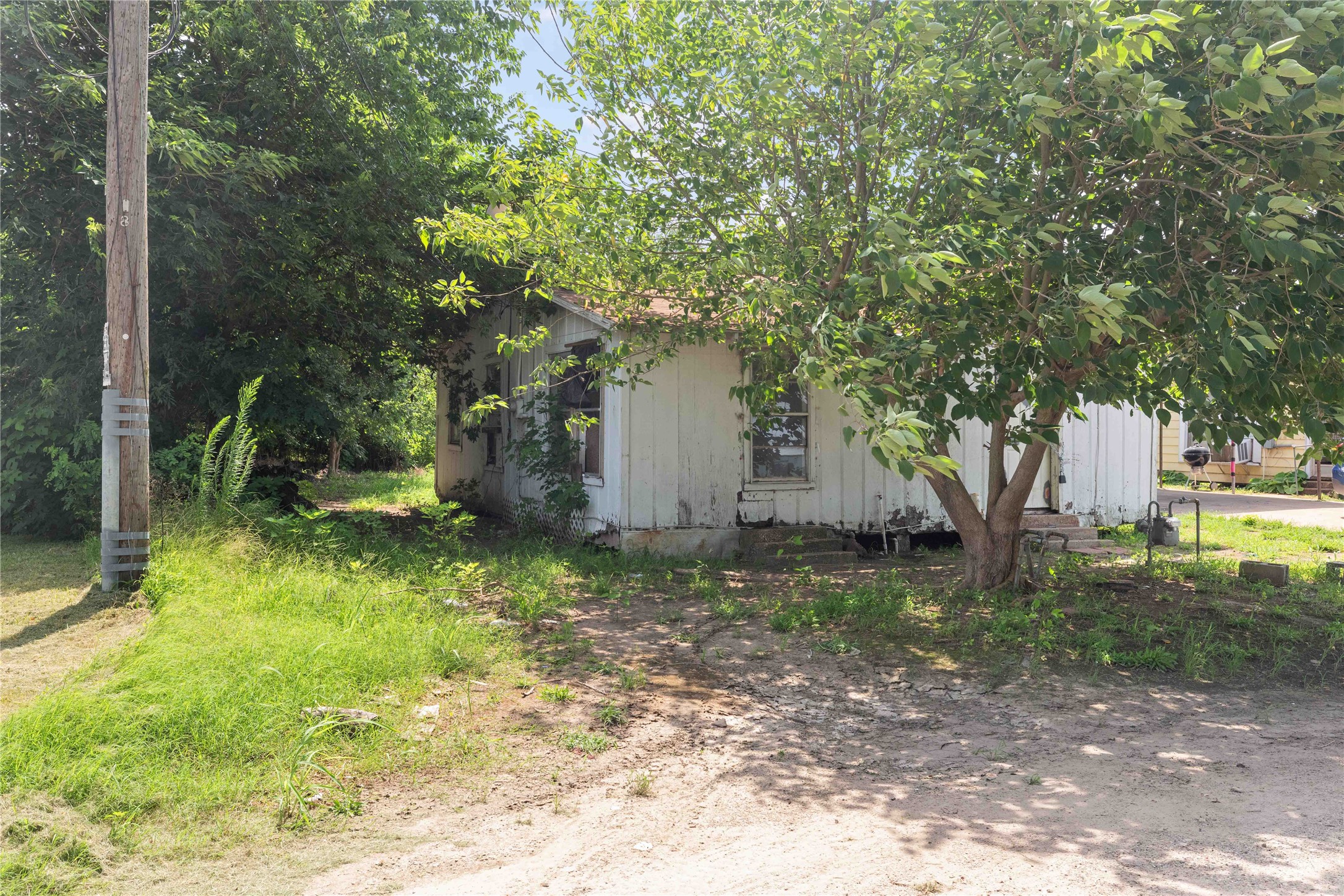 304 W Burnett Calvert TX 77837
