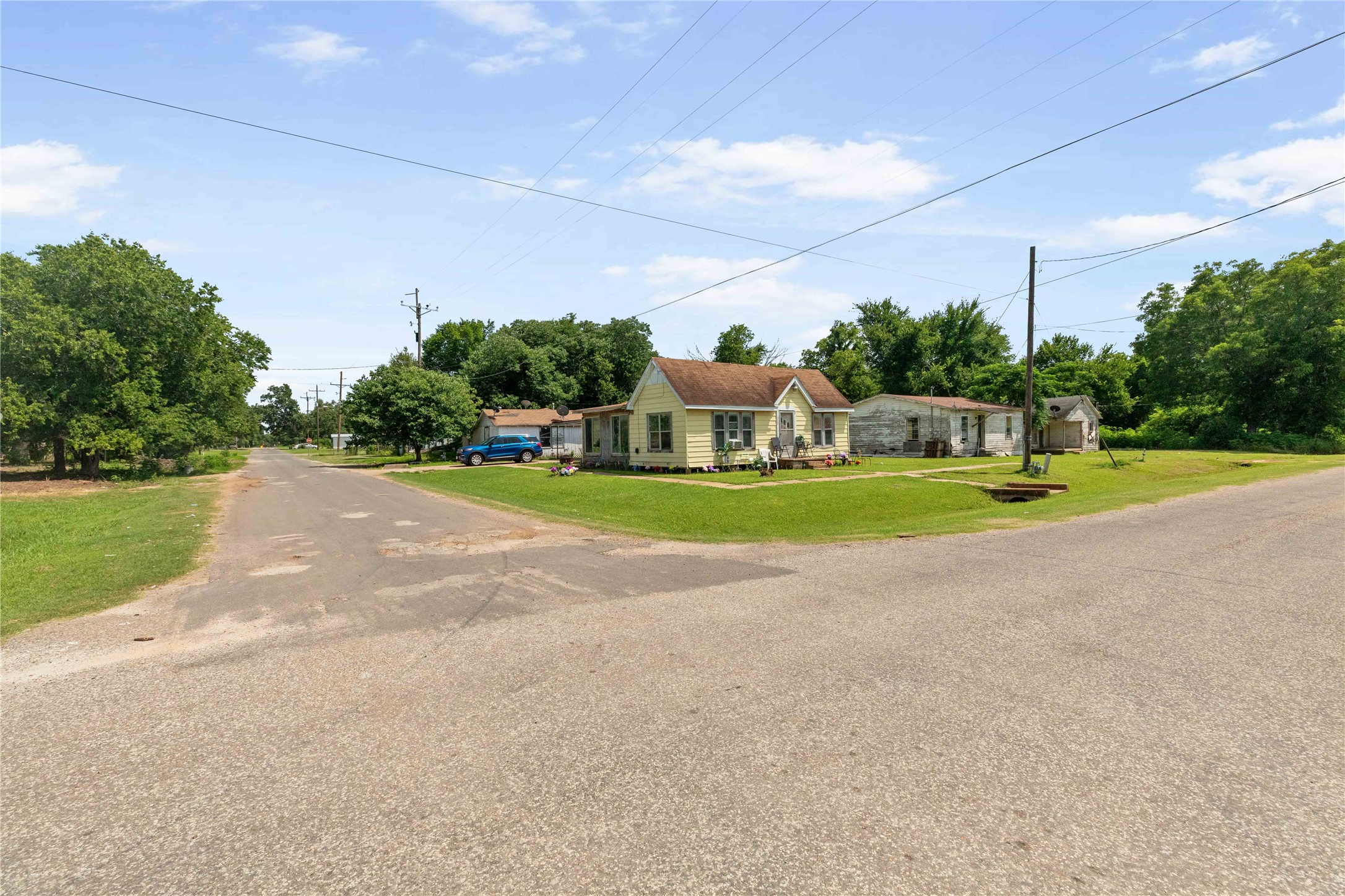 304 W Burnett Calvert TX 77837