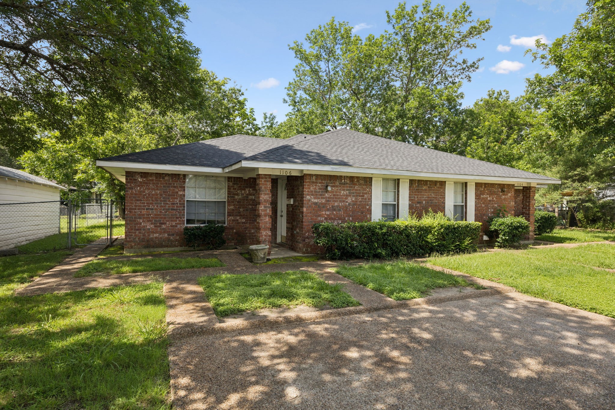 1104 & 1106 E High Street Terrell TX 75160