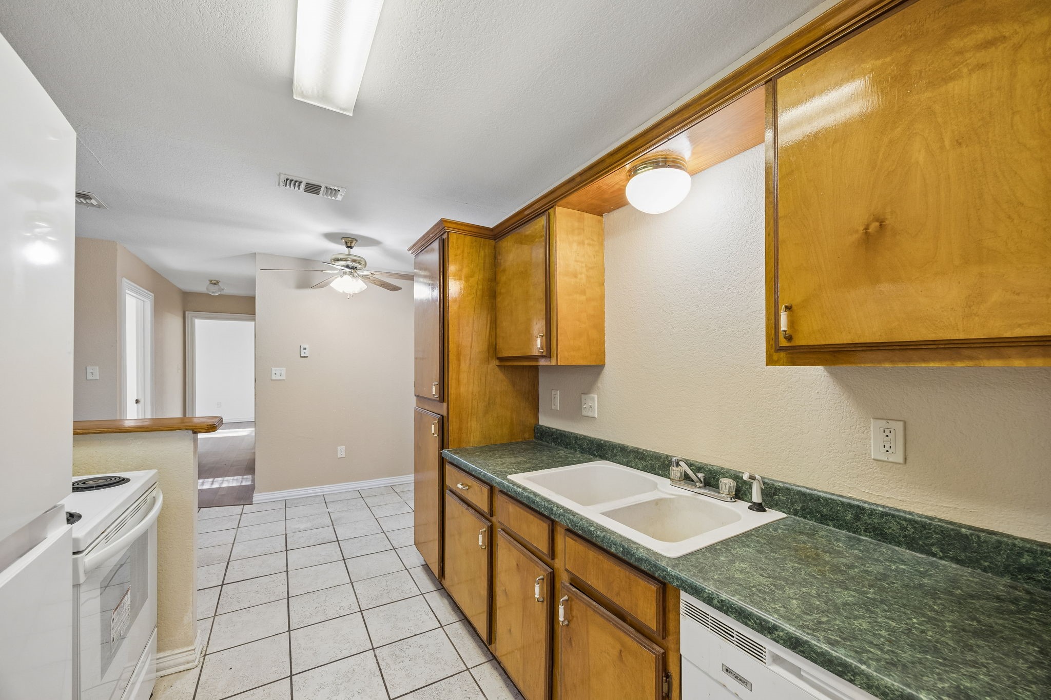 1104 & 1106 E High Street Terrell TX 75160