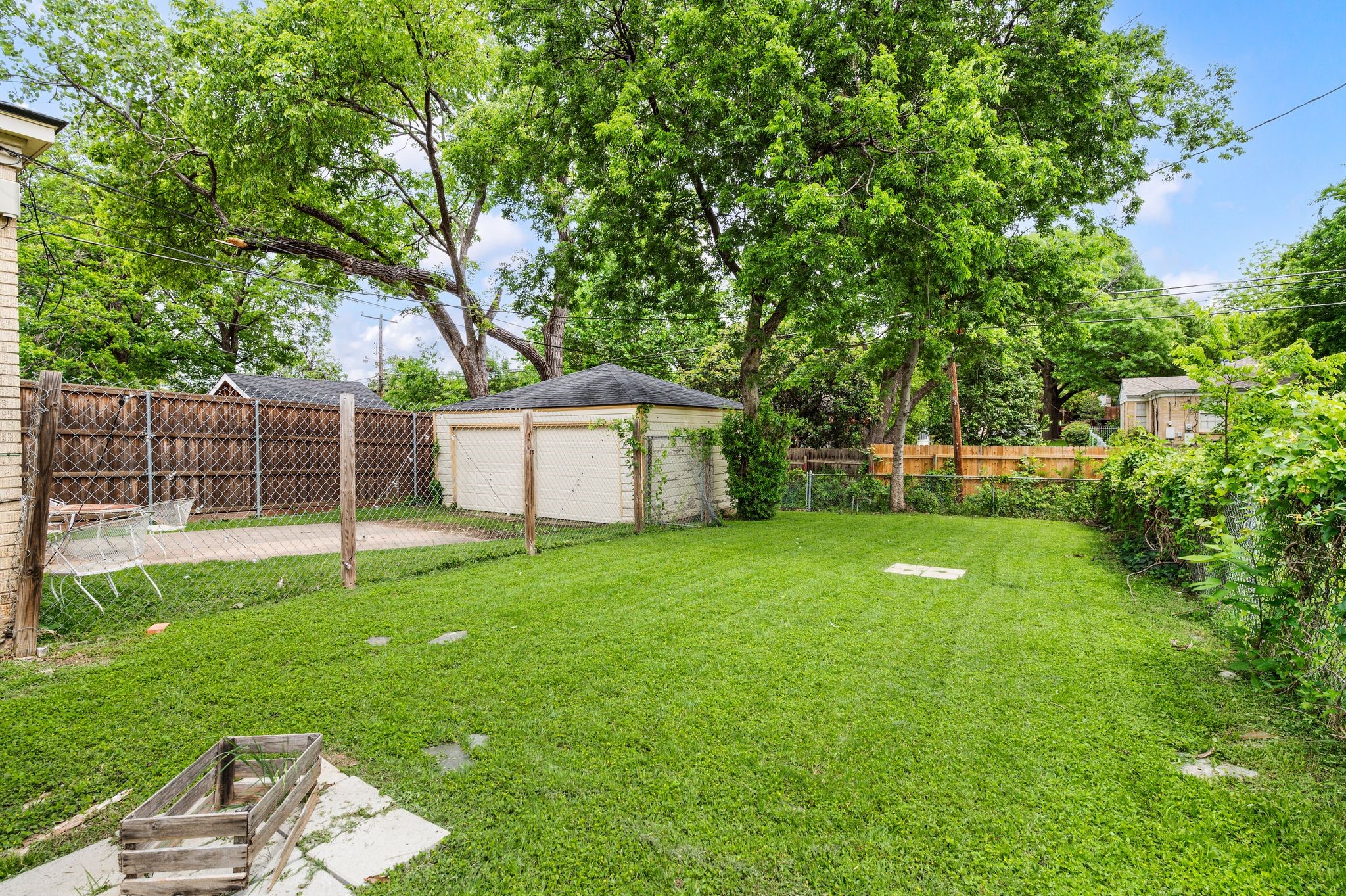 412 N Montreal Avenue Dallas TX 75208