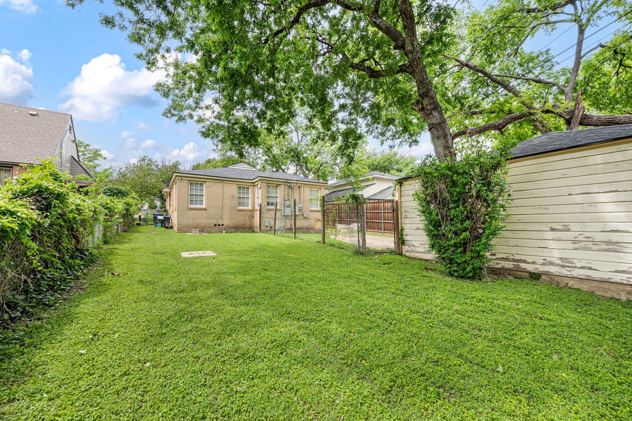 412 N Montreal Avenue Dallas TX 75208