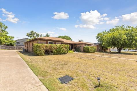 1121 Highbush Drive Benbrook TX 76126