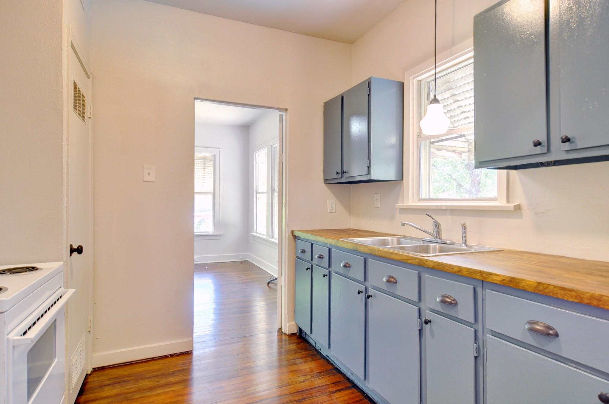 2844 Travis Avenue Fort Worth TX 76110