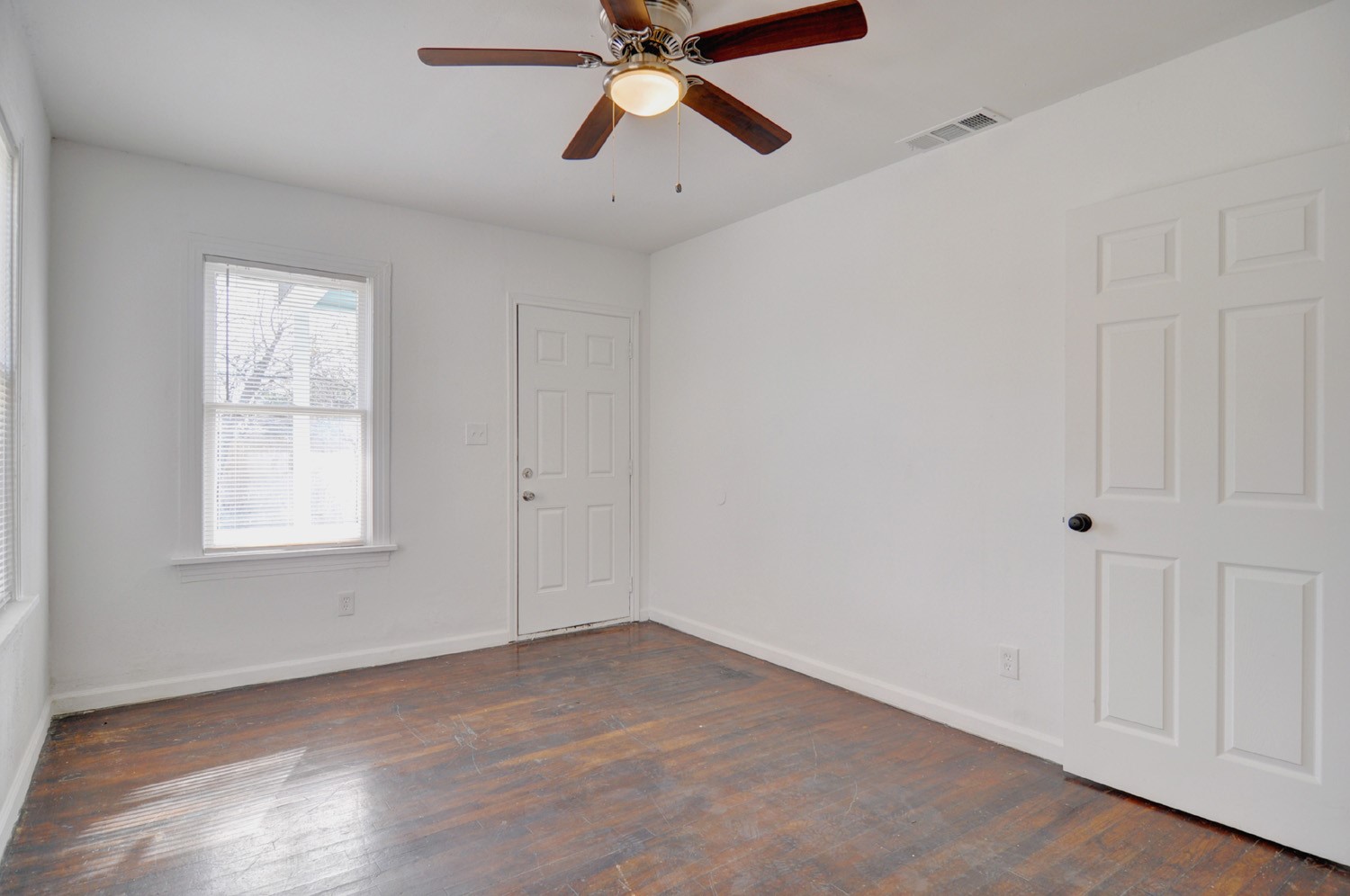2844 Travis Avenue Fort Worth TX 76110