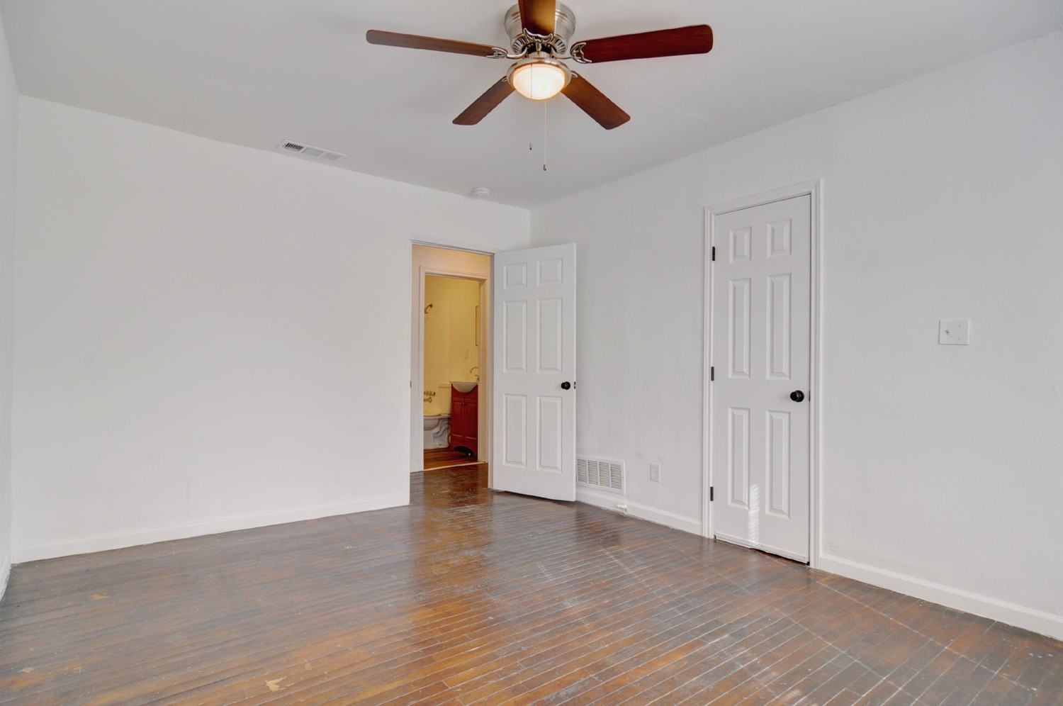 2844 Travis Avenue Fort Worth TX 76110
