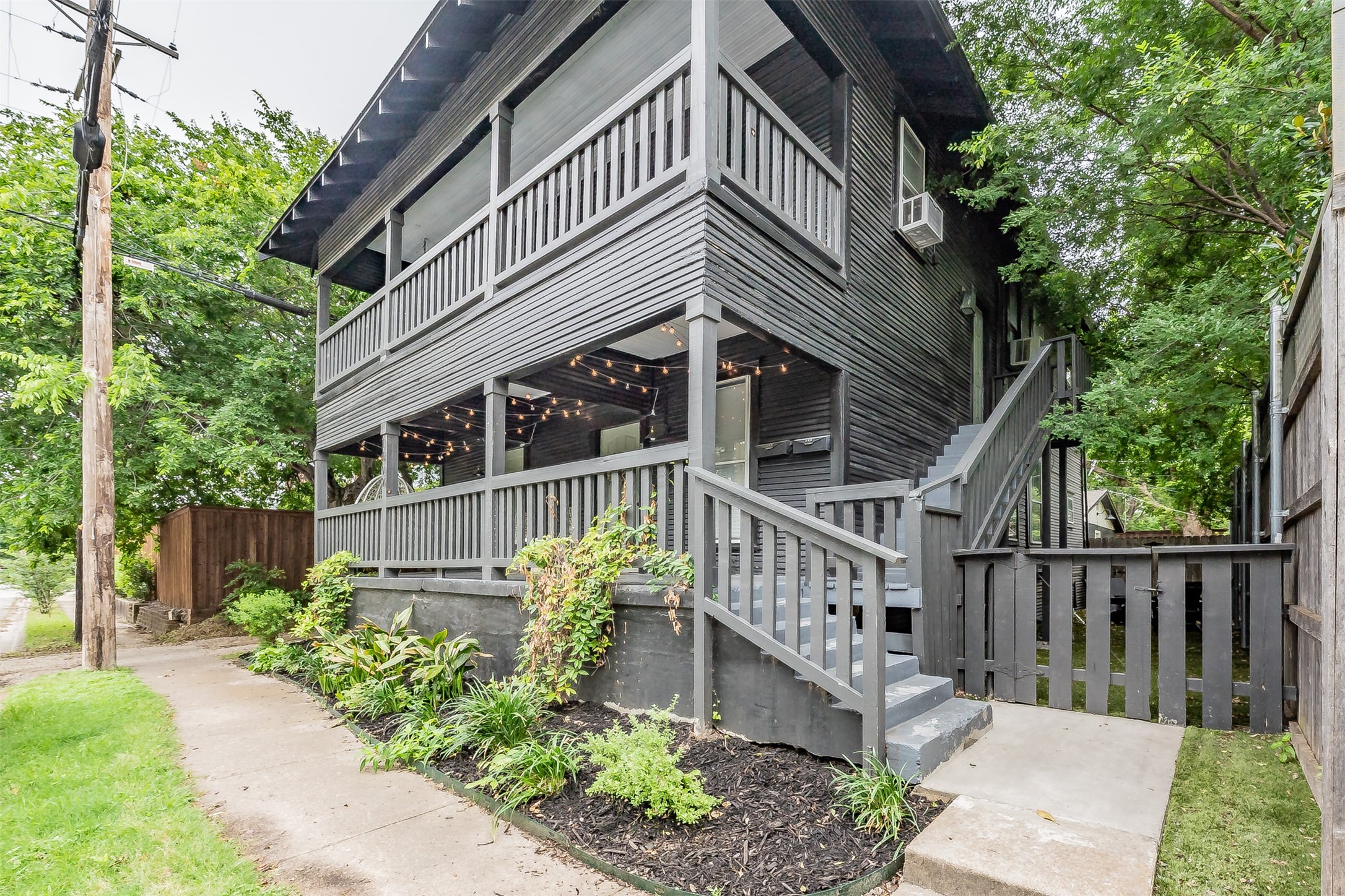 1409 W Allen Avenue Fort Worth TX 76110