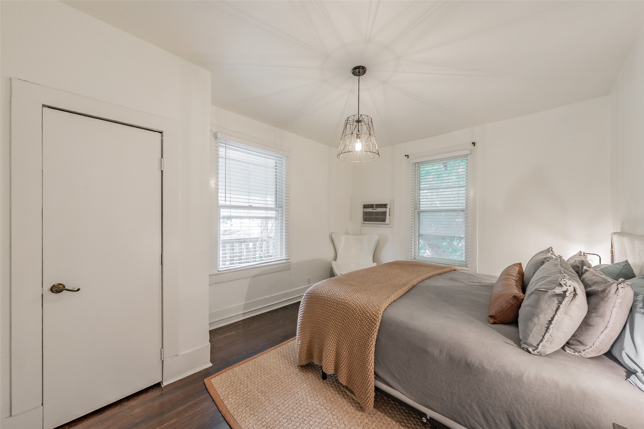 1409 W Allen Avenue Fort Worth TX 76110