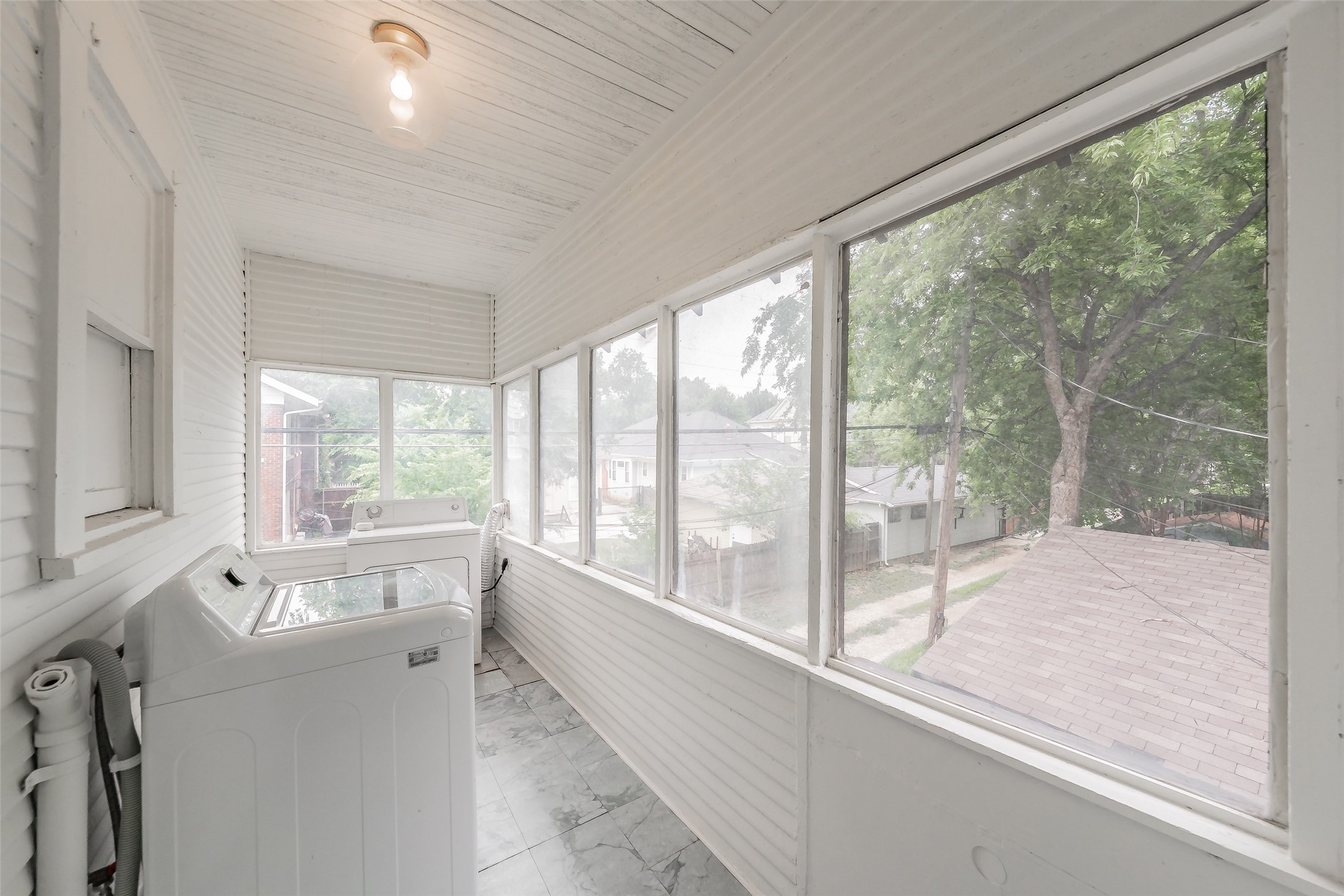 1409 W Allen Avenue Fort Worth TX 76110