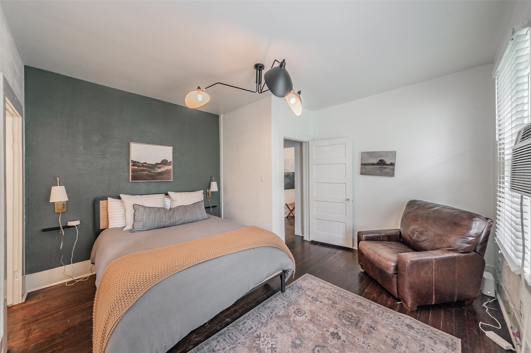1409 W Allen Avenue Fort Worth TX 76110