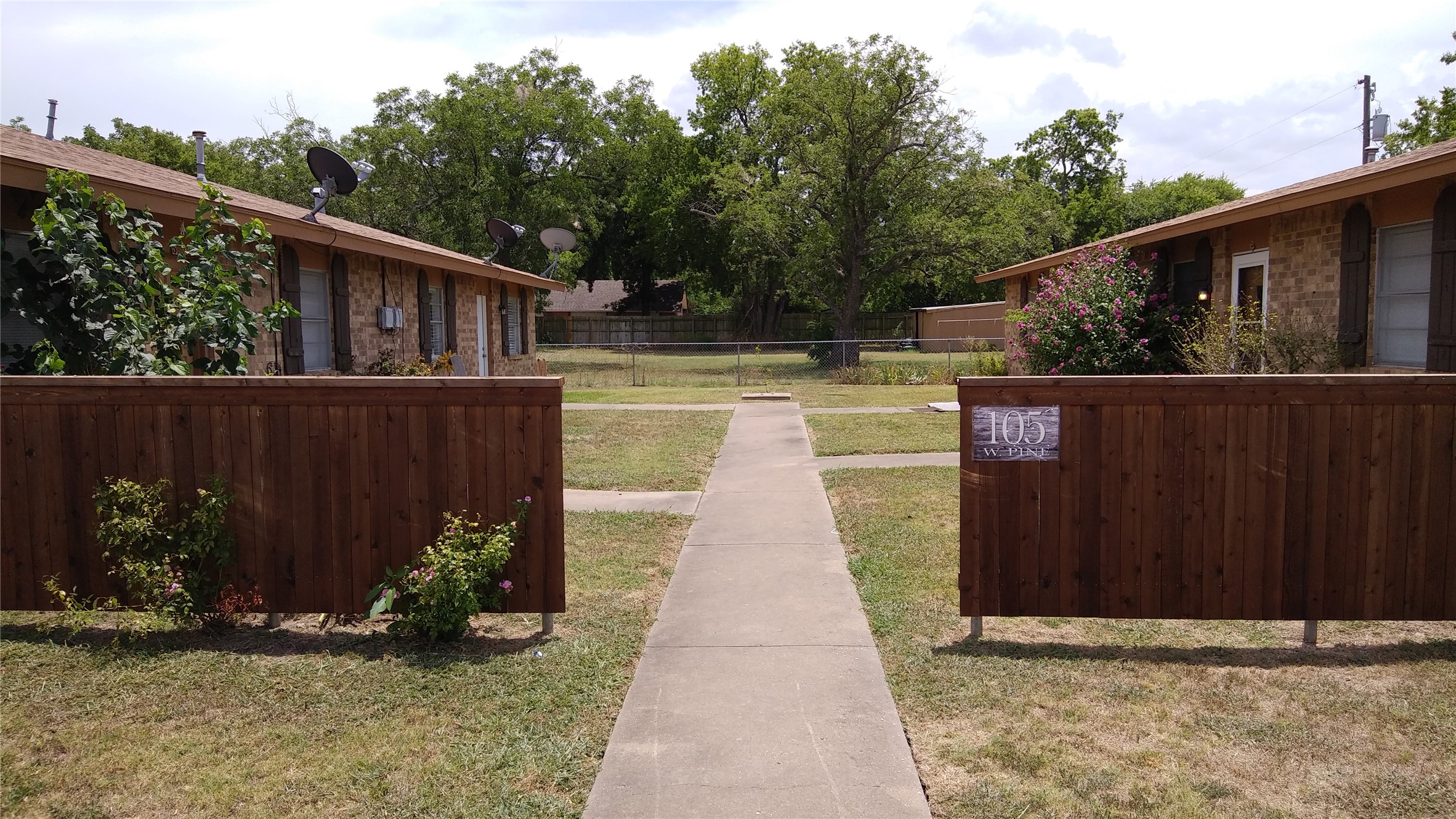 105 W Pine Street Whitewright TX 75491
