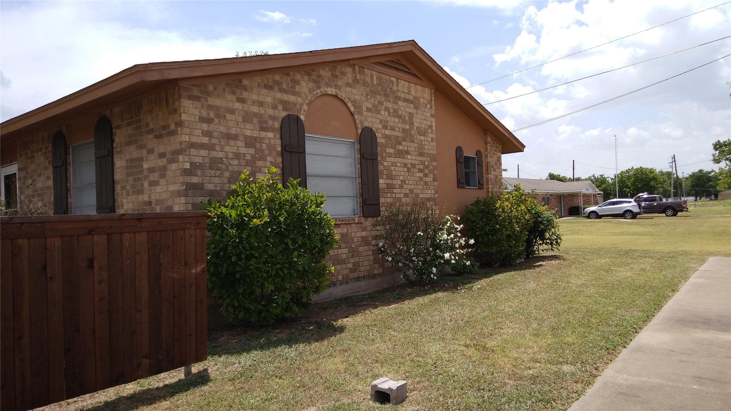 105 W Pine Street Whitewright TX 75491
