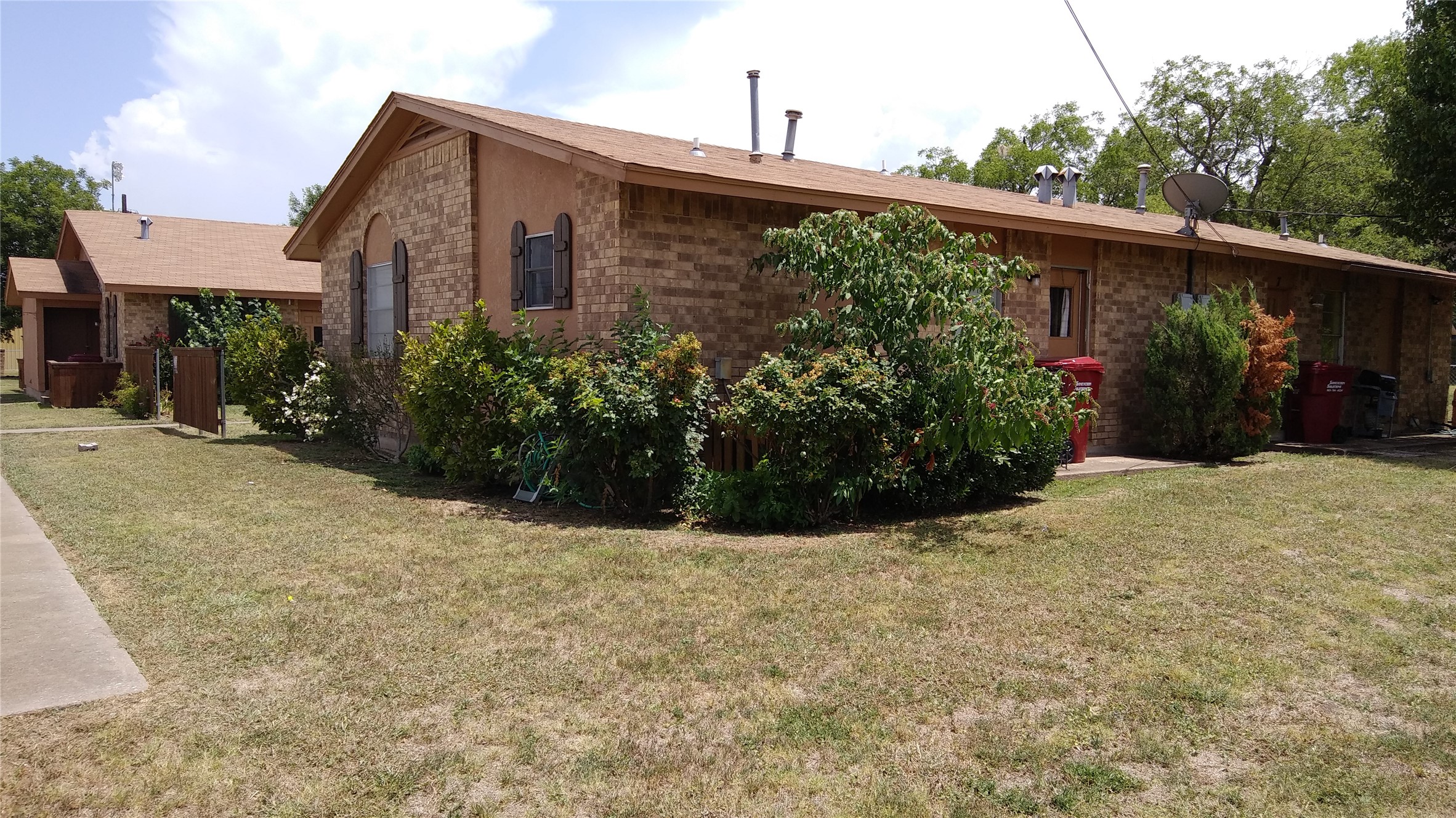 105 W Pine Street Whitewright TX 75491