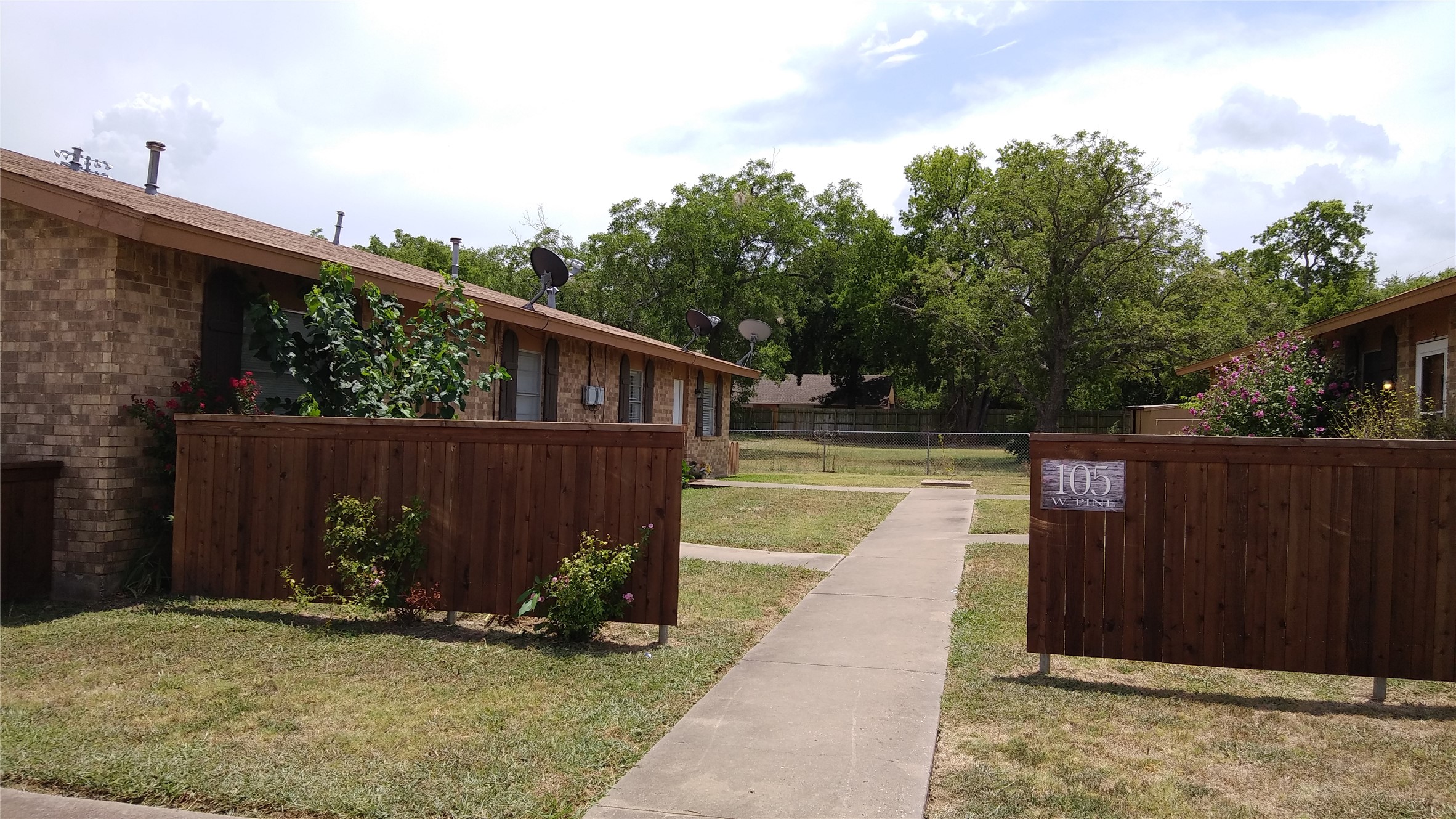 105 W Pine Street Whitewright TX 75491