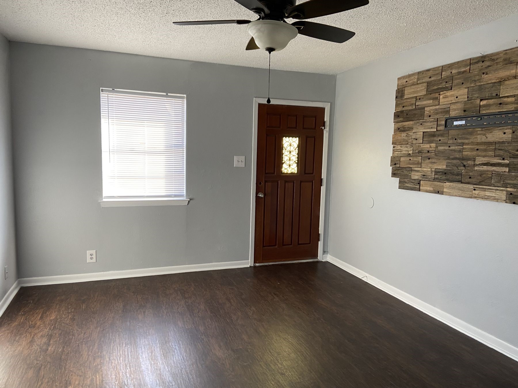 105 W Pine Street Whitewright TX 75491